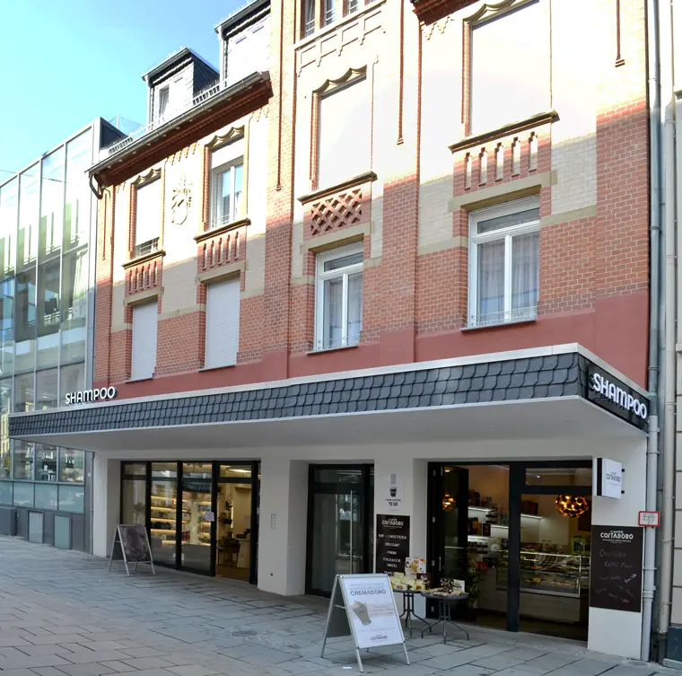 Denkmalgerechte Sanierung zu Geschäfts- und Boardinghaus in der Schulgasse im Zentrum Wiesbadens - Seitenasicht
