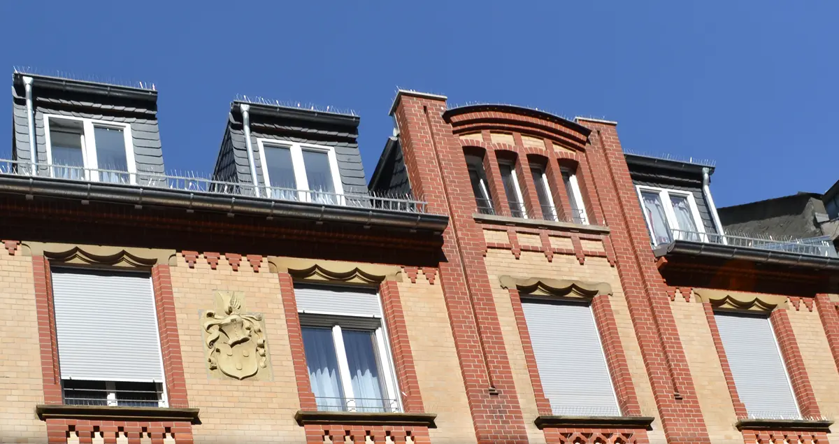 Denkmalgerechte Sanierung zu Geschäfts- und Boardinghaus in der Schulgasse im Zentrum Wiesbadens - Fassadenansicht